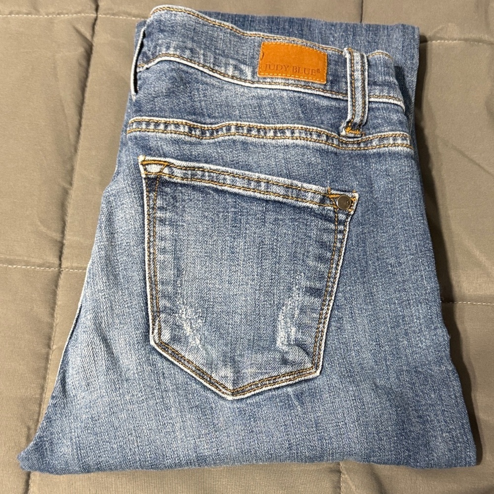 Judy Blue Light Blue Boyfriend FitStraight Leg Jeans. Size 7/28
